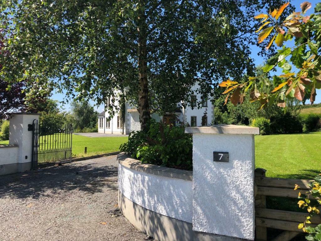 Gasthaus The White House Enniskillen Exterior foto